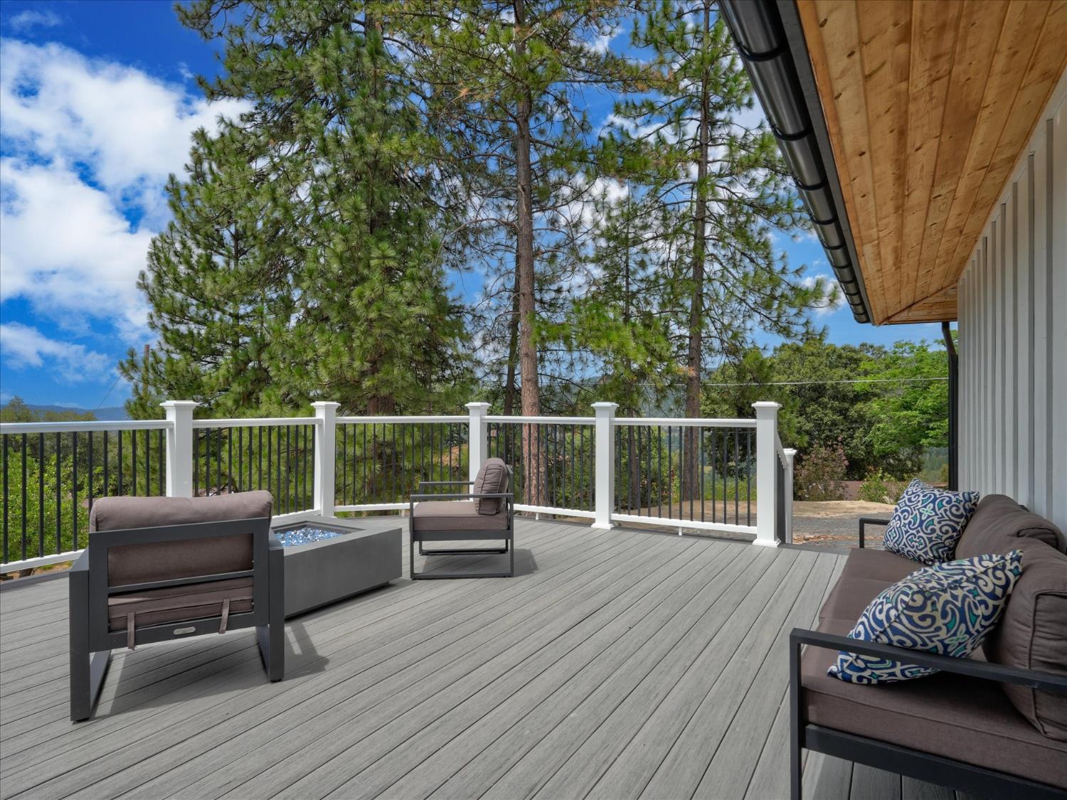 51291 Buckskin Ln, Oakhurst, CA 93644