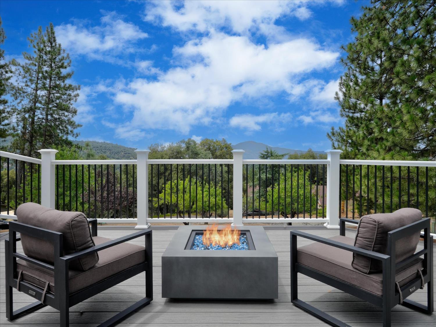 51291 Buckskin Ln, Oakhurst, CA 93644