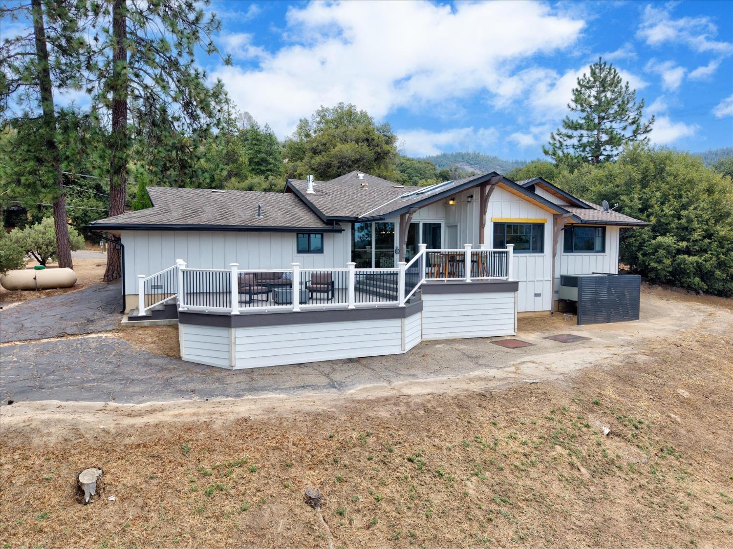 51291 Buckskin Ln, Oakhurst, CA 93644