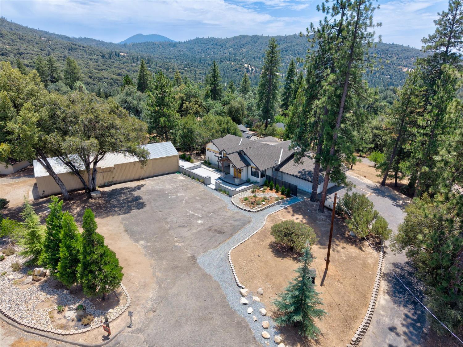 51291 Buckskin Ln, Oakhurst, CA 93644