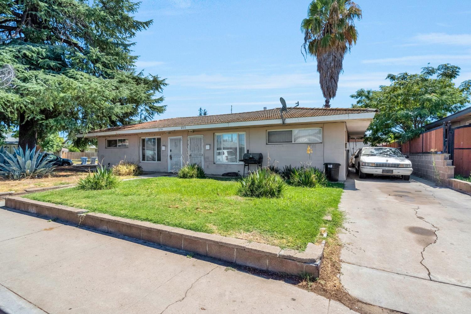 2722 2724 N 2Nd St, Fresno, CA 93703