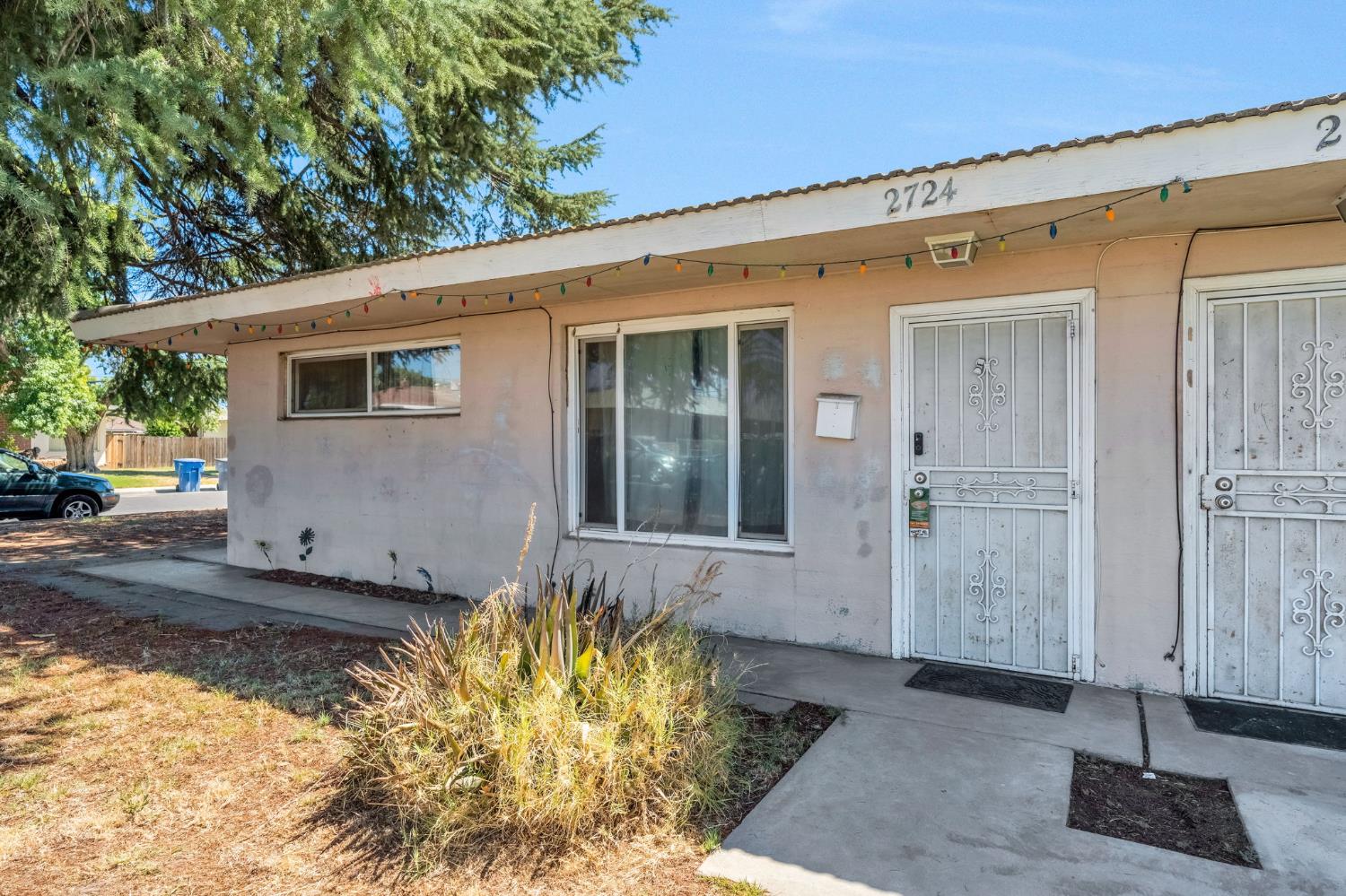 2722 2724 N 2Nd St, Fresno, CA 93703