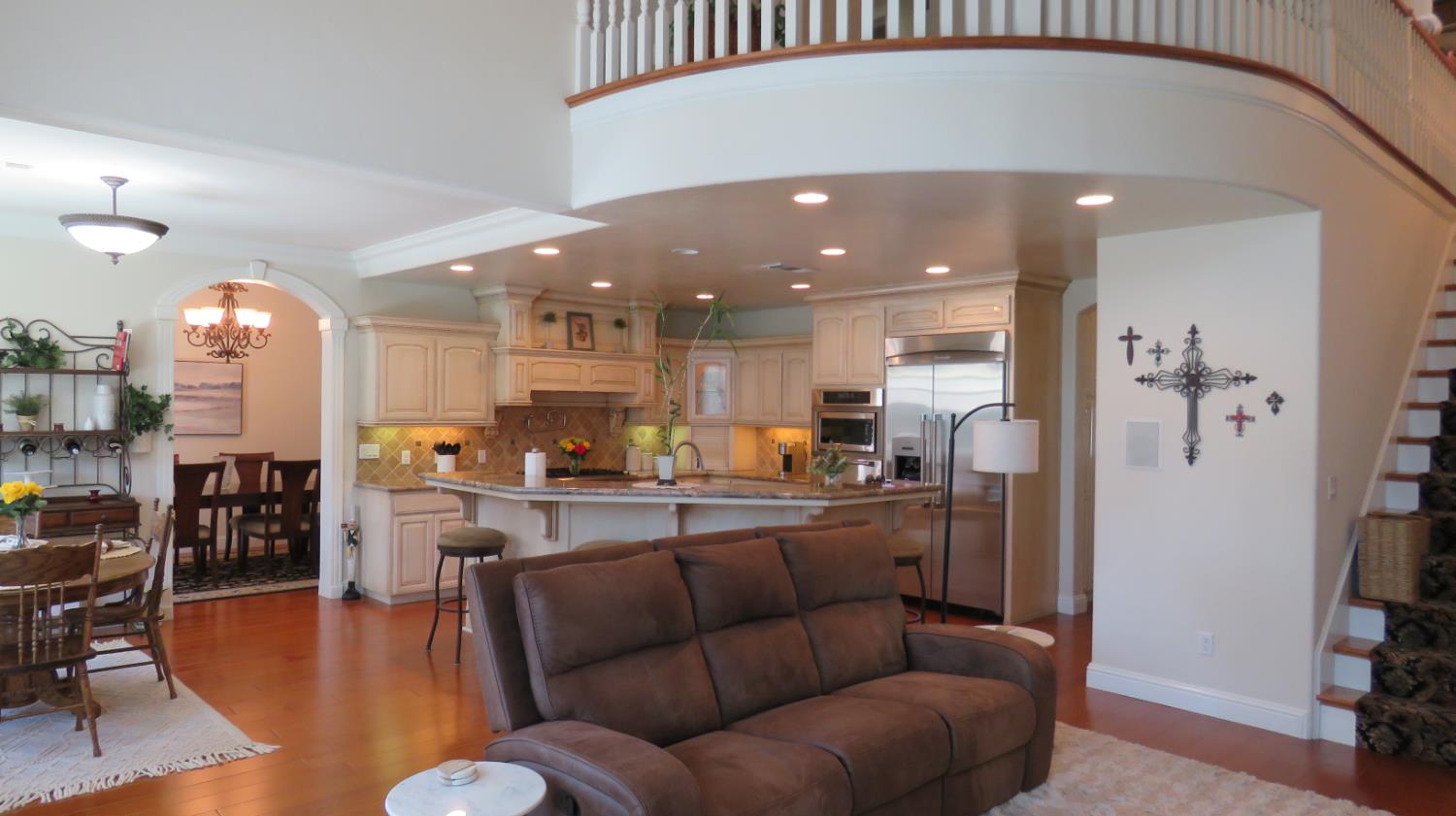 15641 Oak Dr, Kerman, CA 93630