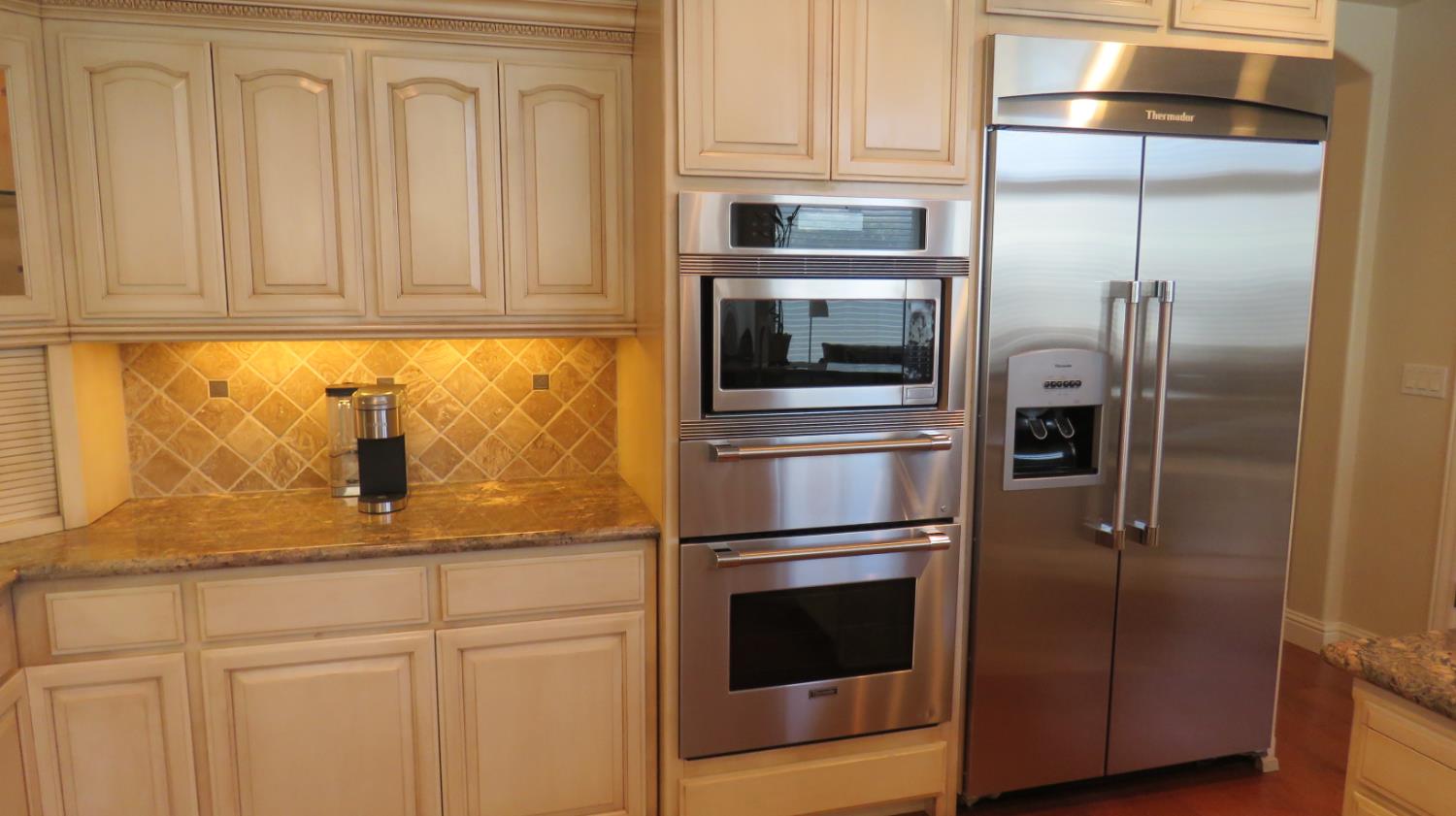 15641 Oak Dr, Kerman, CA 93630