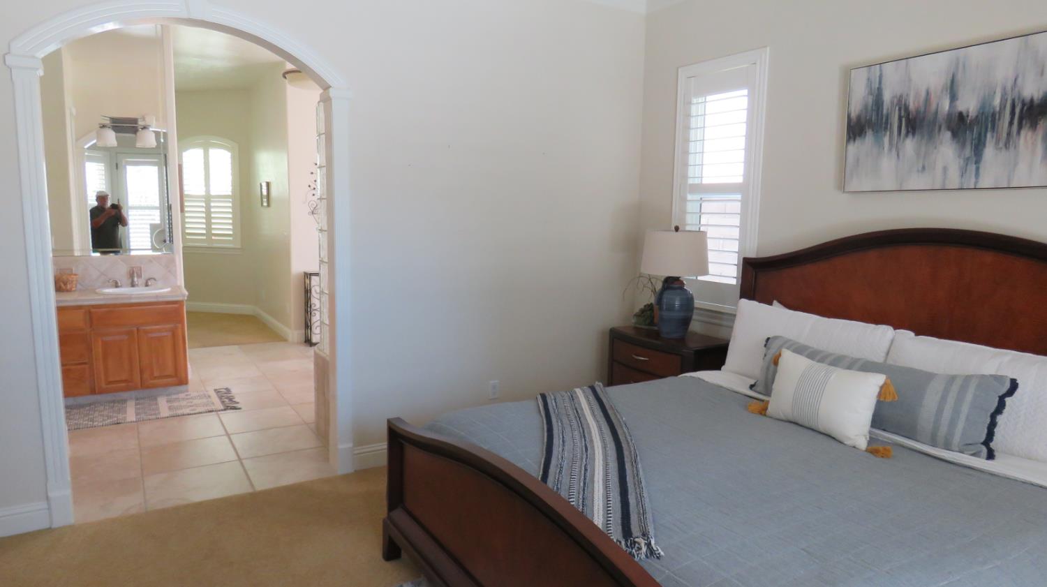 15641 Oak Dr, Kerman, CA 93630