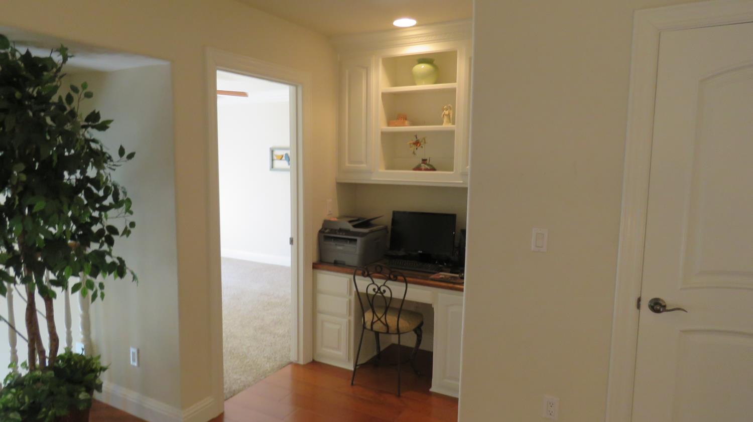 15641 Oak Dr, Kerman, CA 93630