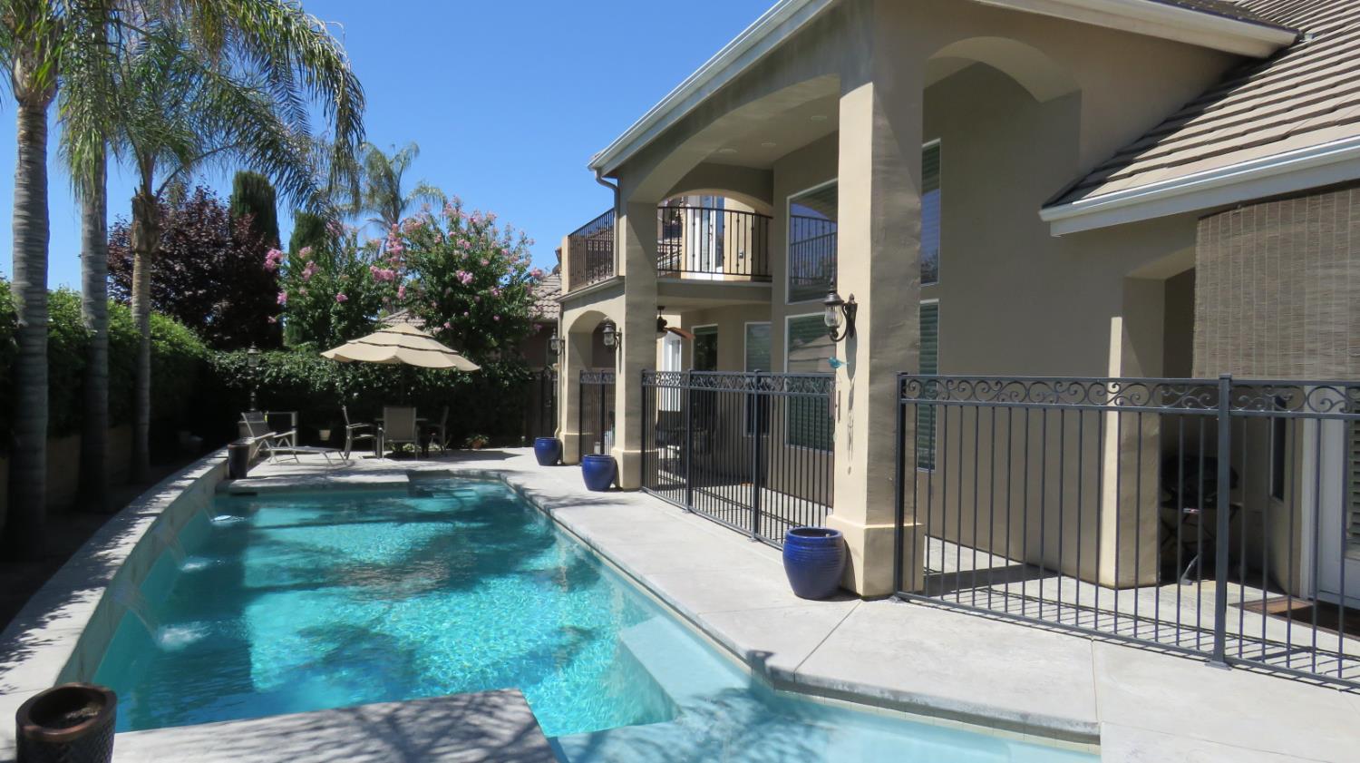 15641 Oak Dr, Kerman, CA 93630