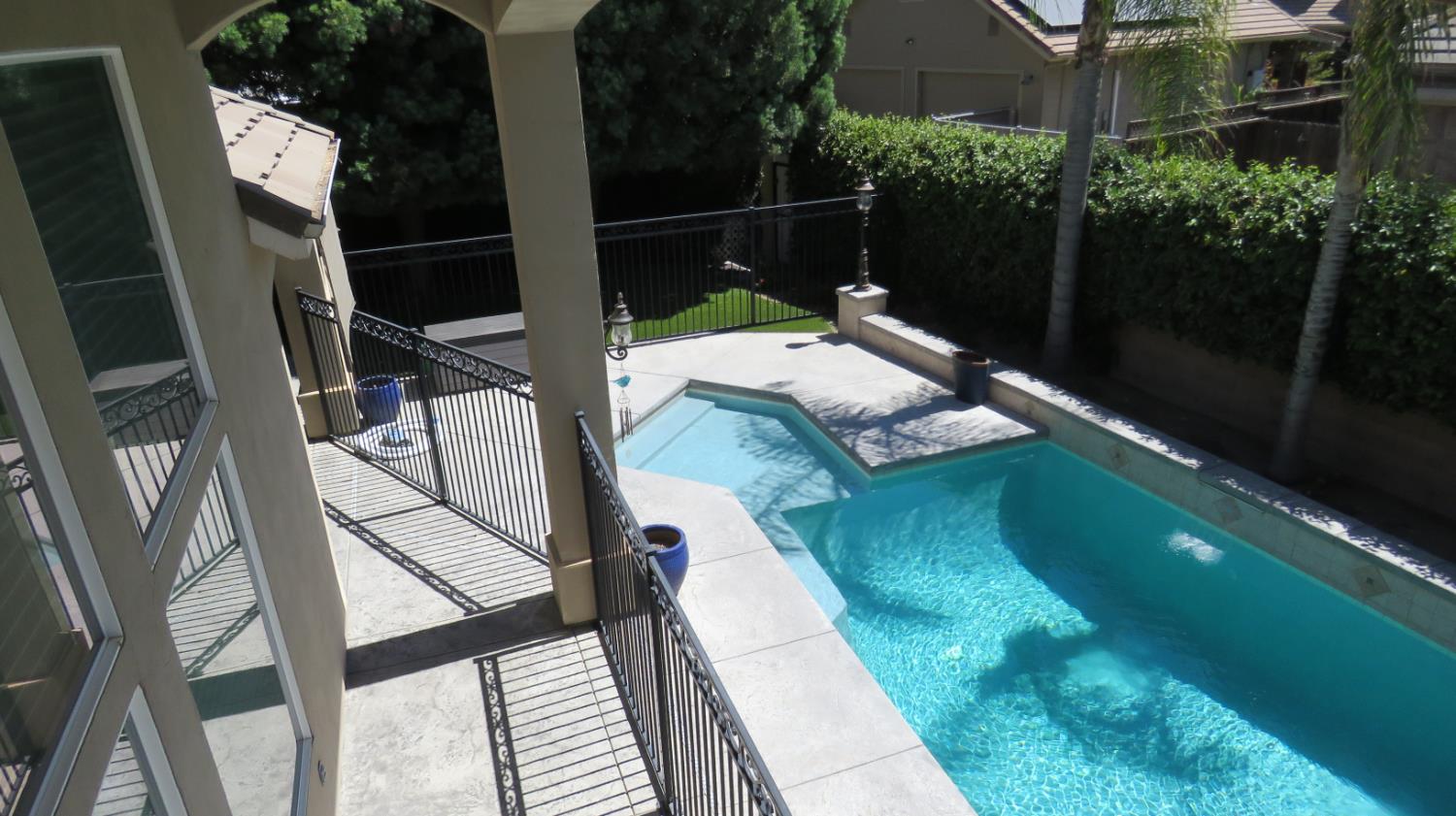 15641 Oak Dr, Kerman, CA 93630