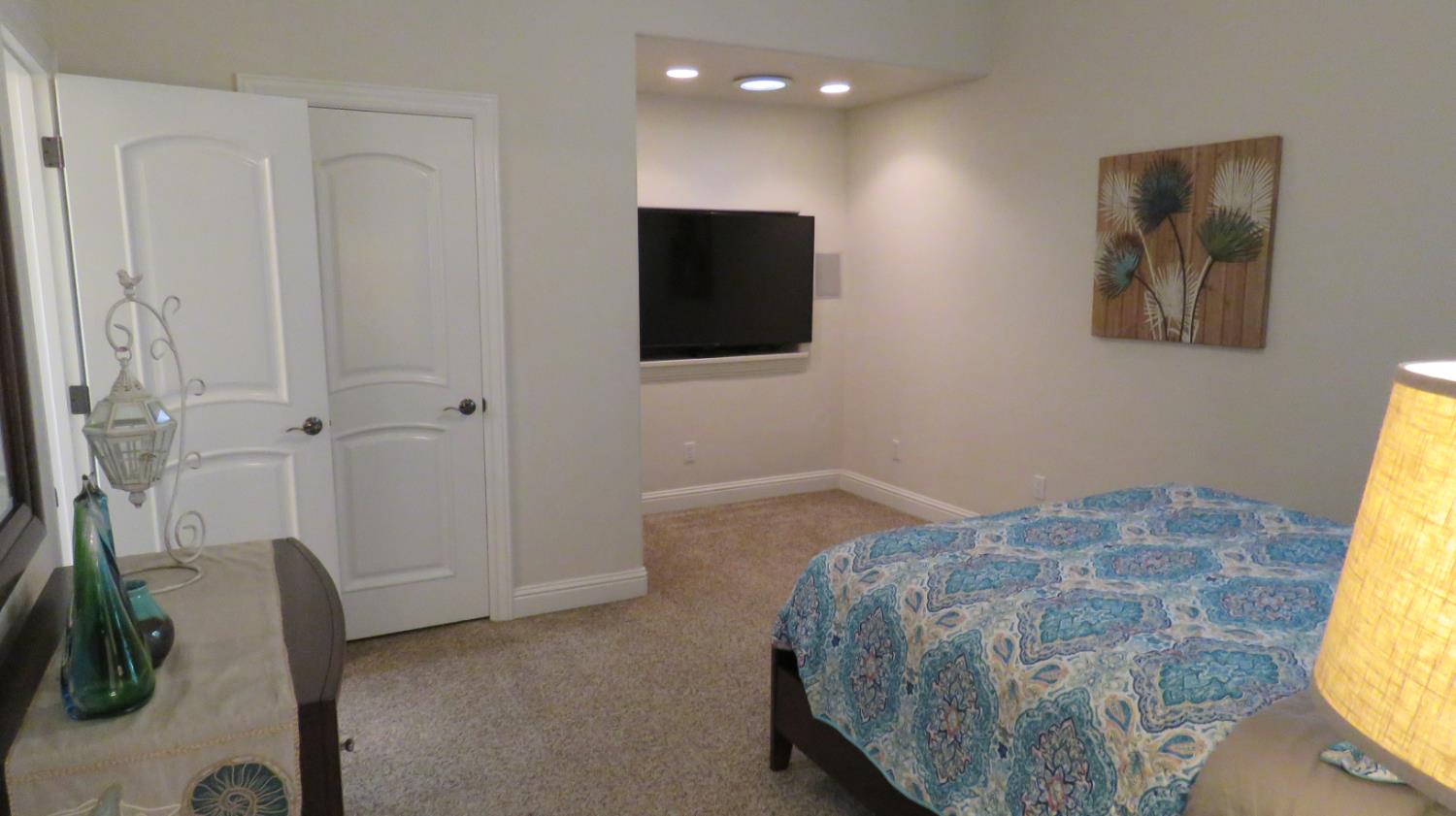 15641 Oak Dr, Kerman, CA 93630