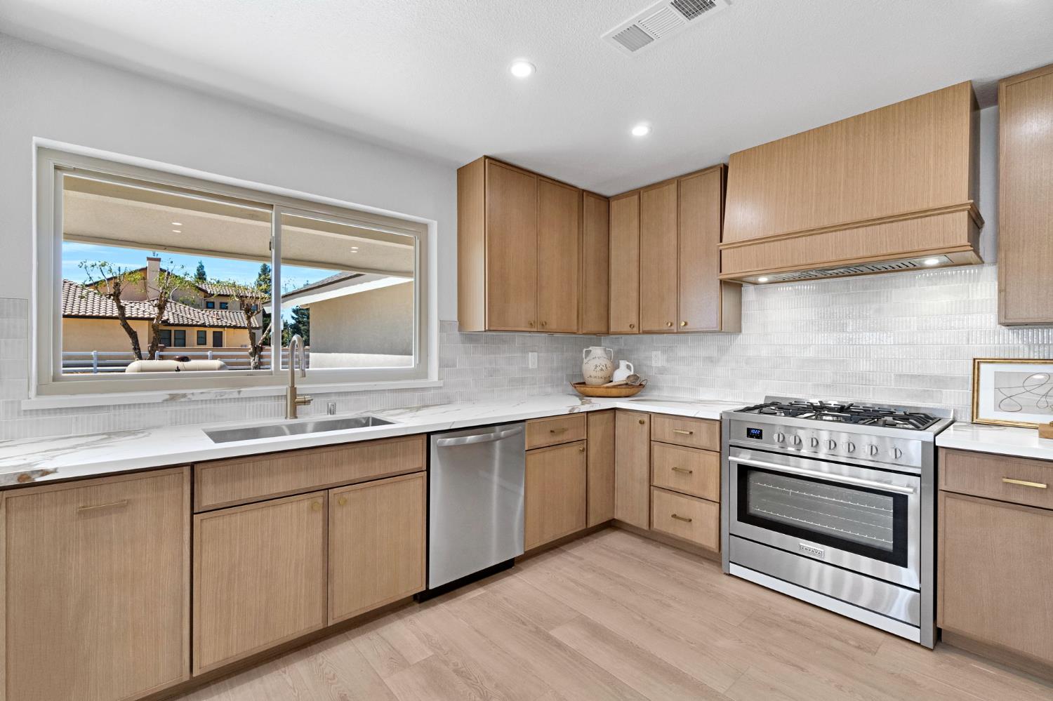 1470 N Locan Ave, Fresno, CA 93737