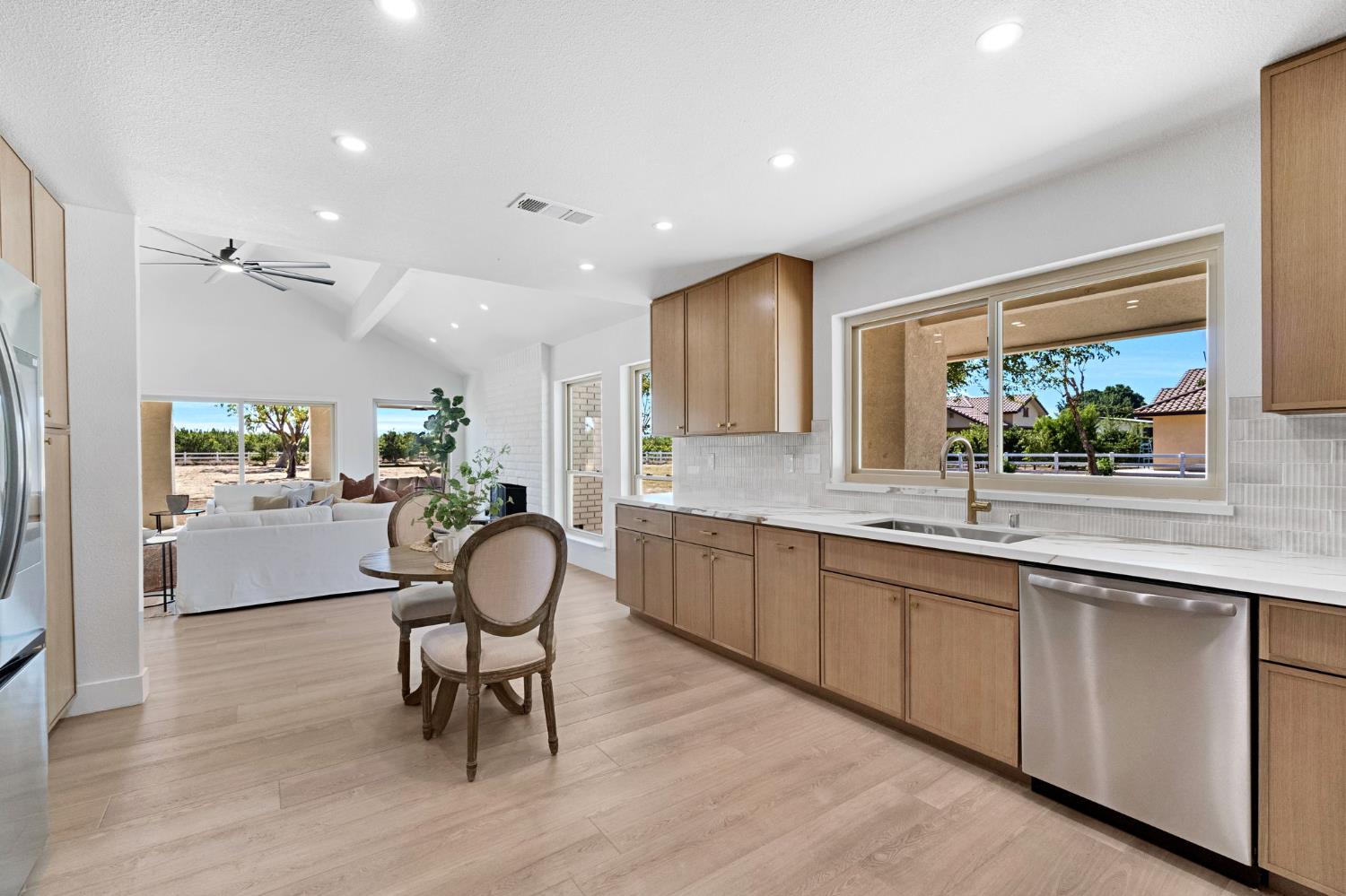 1470 N Locan Ave, Fresno, CA 93737