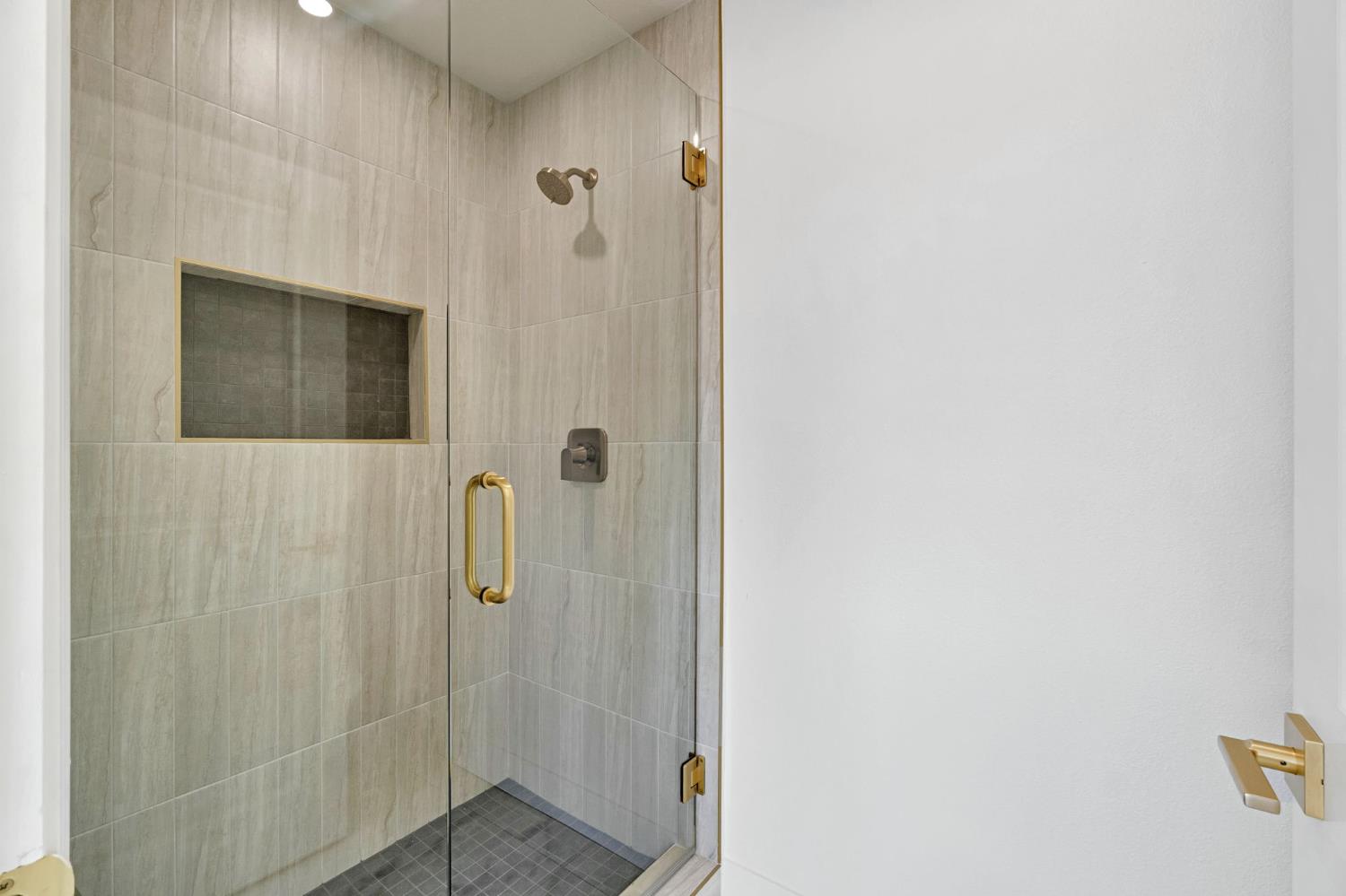 1470 N Locan Ave, Fresno, CA 93737