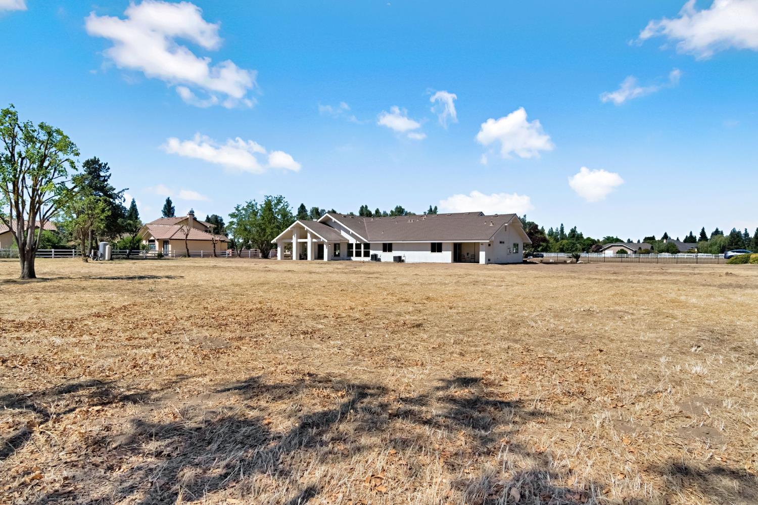 1470 N Locan Ave, Fresno, CA 93737