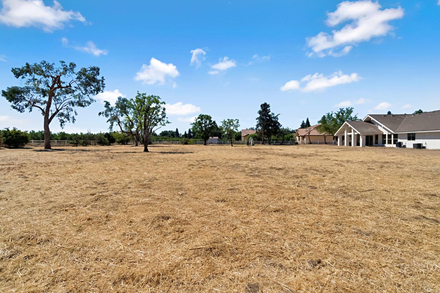 1470 N Locan Ave, Fresno, CA 93737