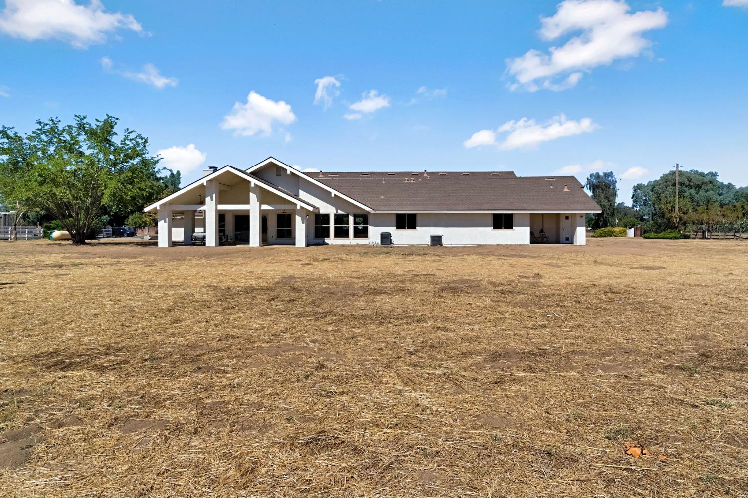 1470 N Locan Ave, Fresno, CA 93737