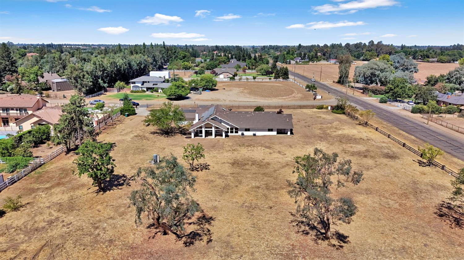 1470 N Locan Ave, Fresno, CA 93737