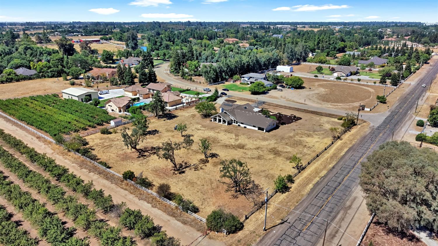 1470 N Locan Ave, Fresno, CA 93737