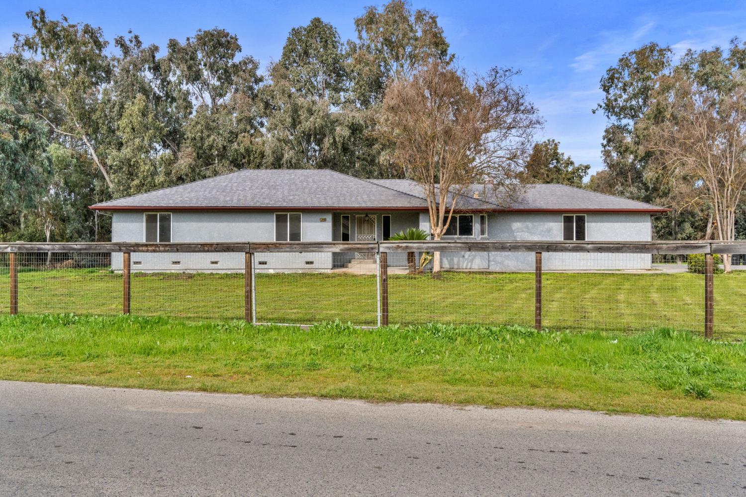 17646 Lane Dr, Madera, CA 93638