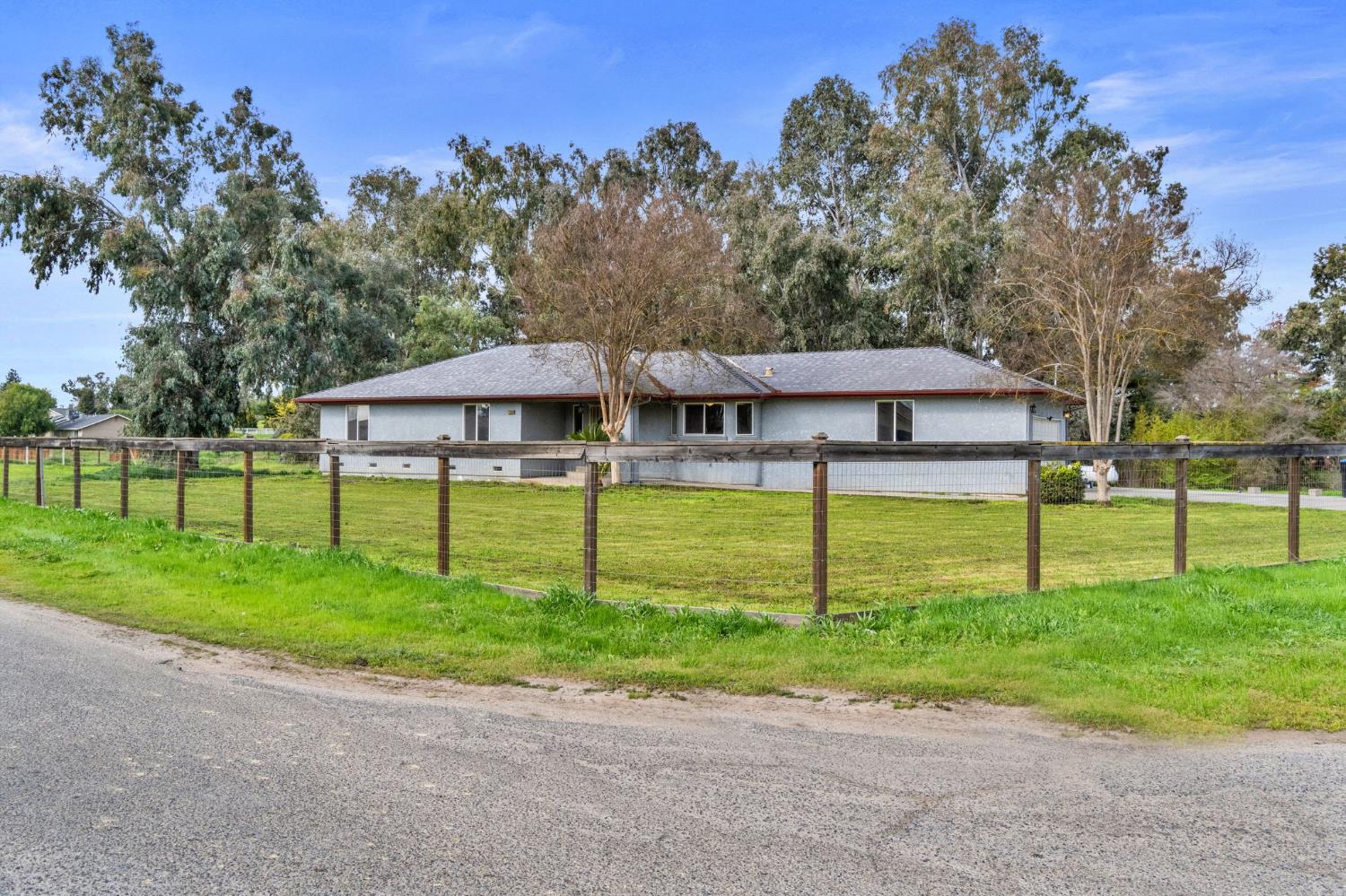 17646 Lane Dr, Madera, CA 93638