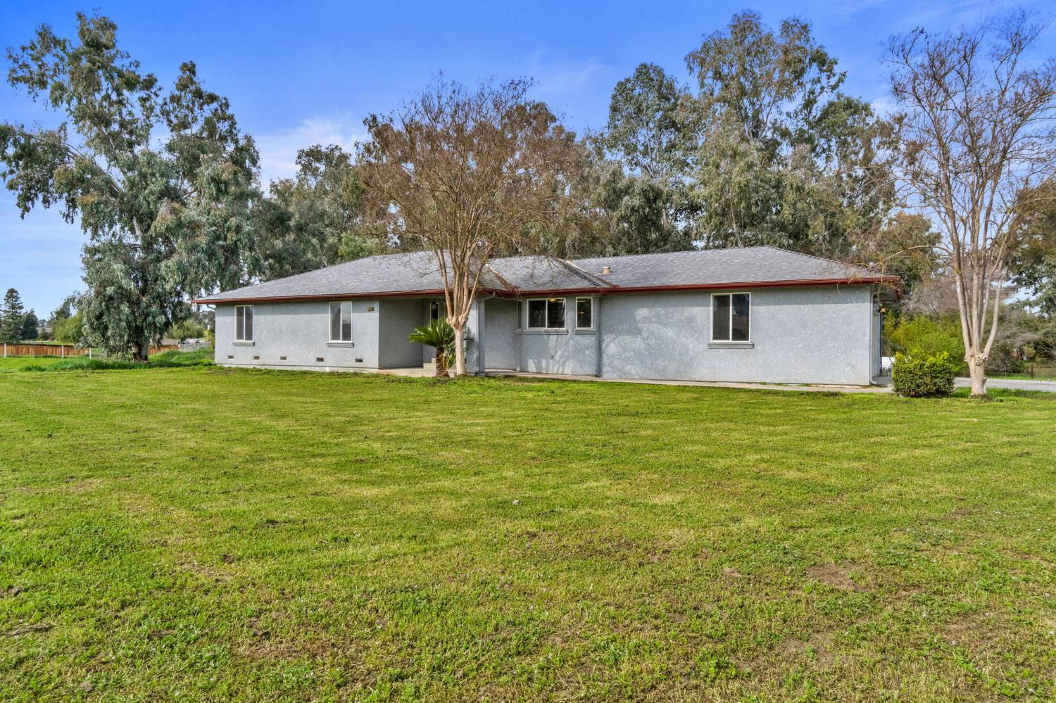 17646 Lane Dr, Madera, CA 93638