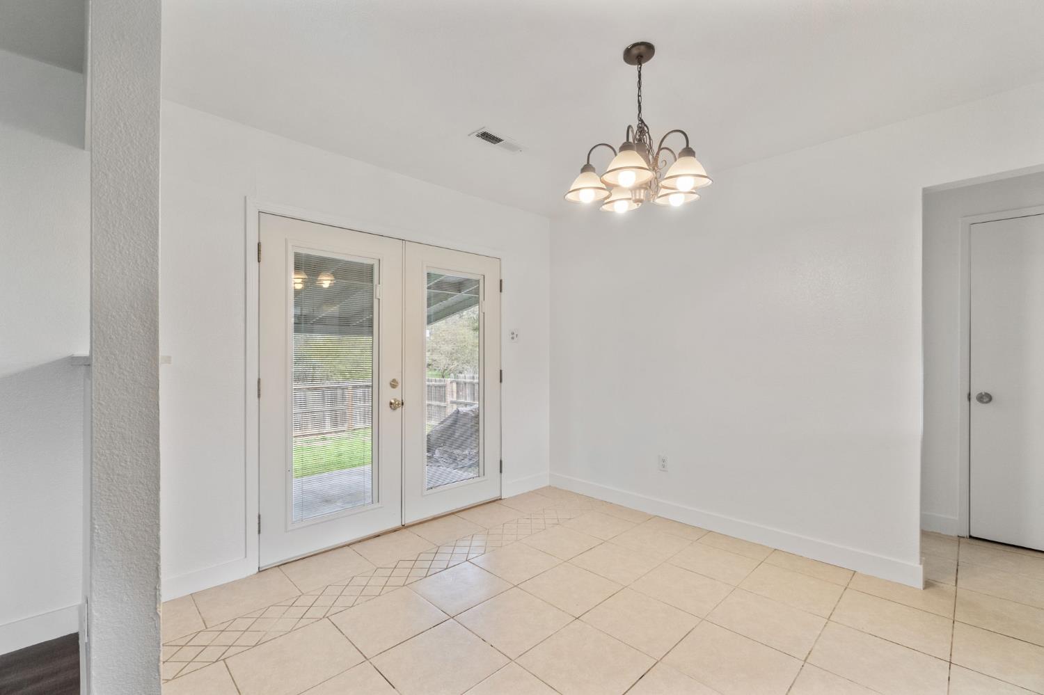 17646 Lane Dr, Madera, CA 93638