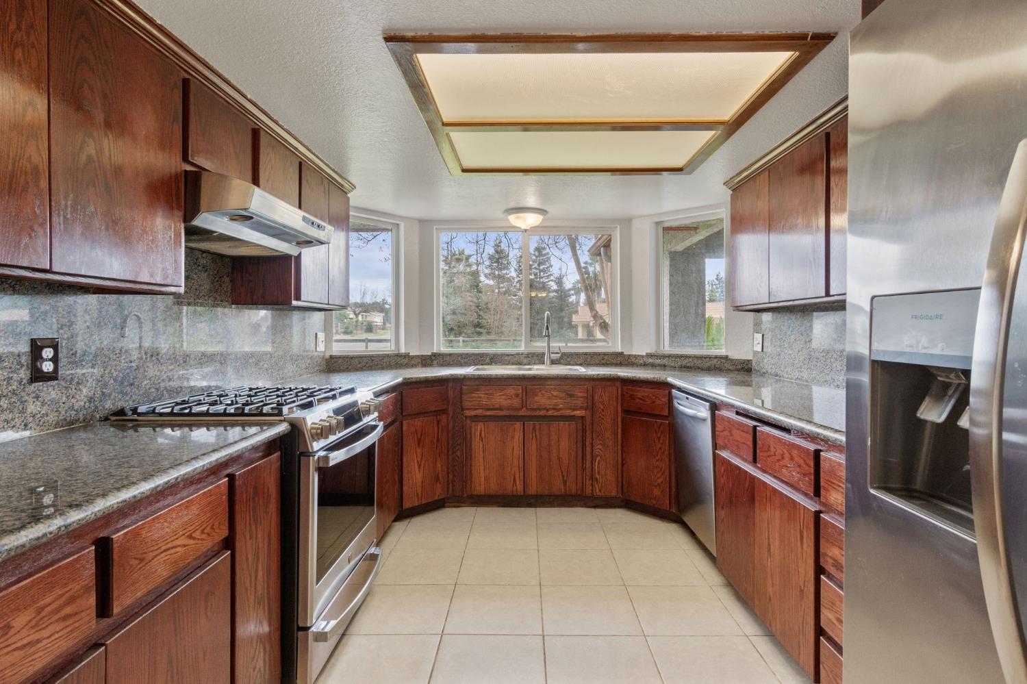17646 Lane Dr, Madera, CA 93638