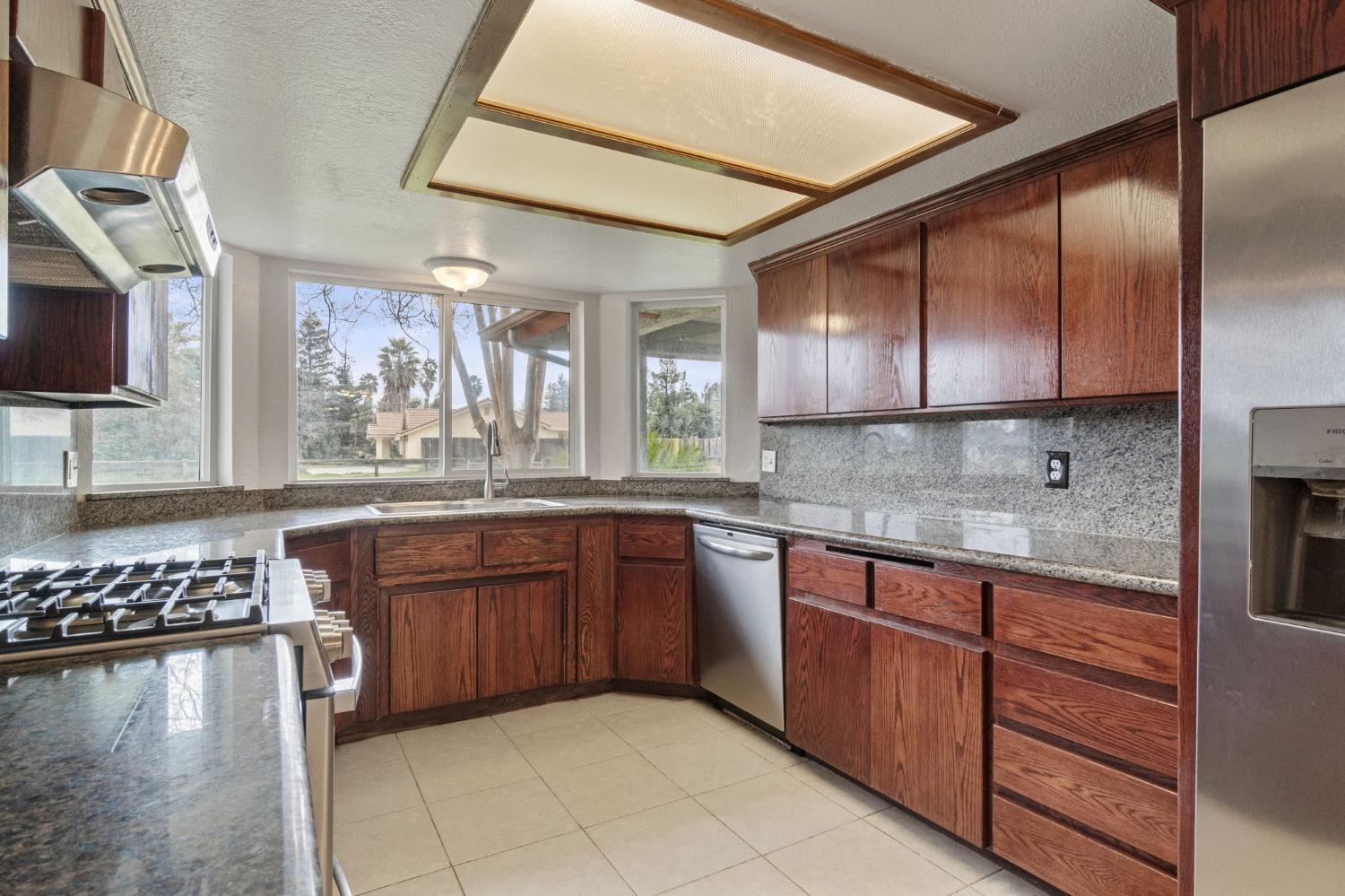 17646 Lane Dr, Madera, CA 93638