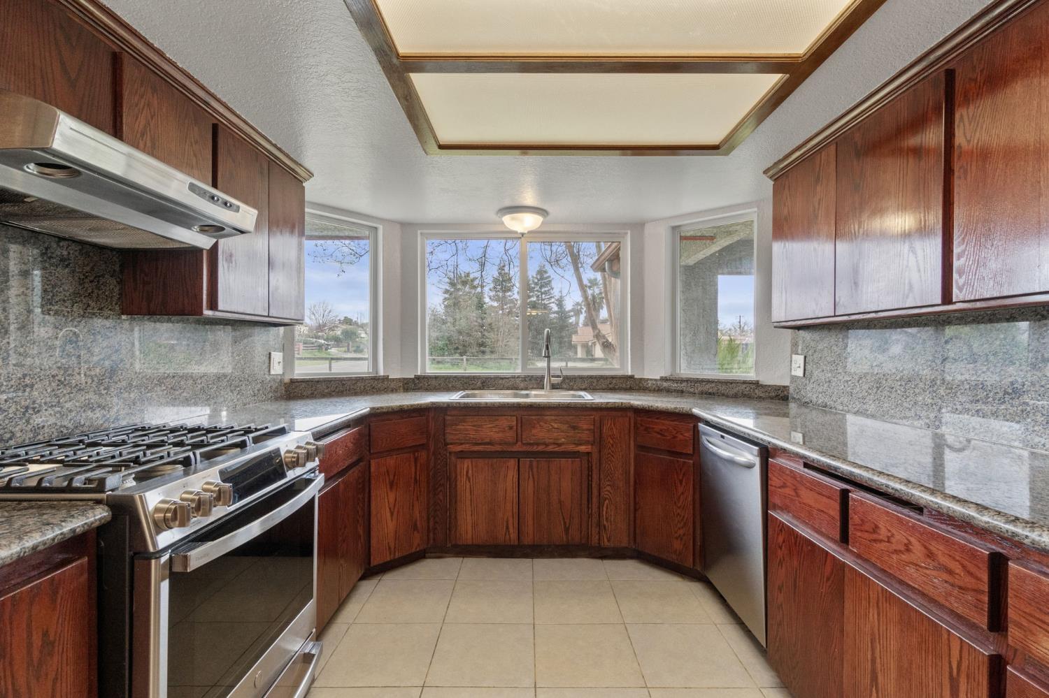 17646 Lane Dr, Madera, CA 93638
