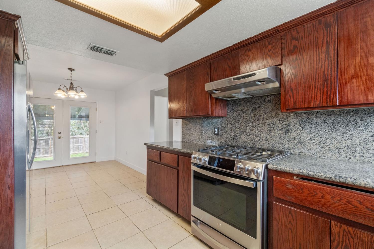 17646 Lane Dr, Madera, CA 93638
