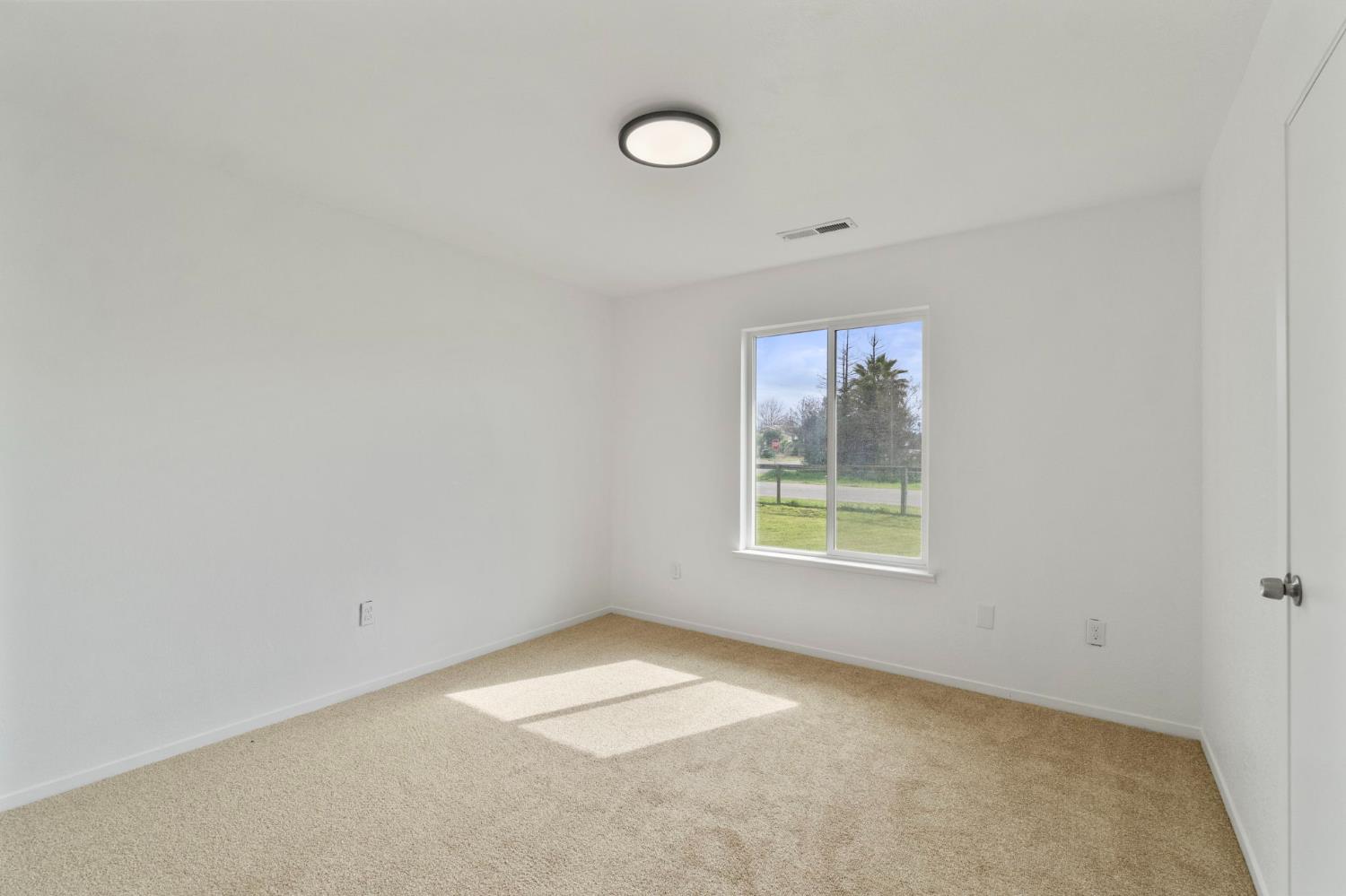 17646 Lane Dr, Madera, CA 93638