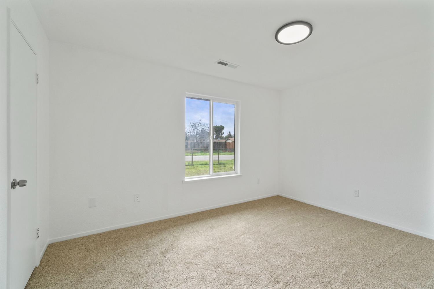 17646 Lane Dr, Madera, CA 93638