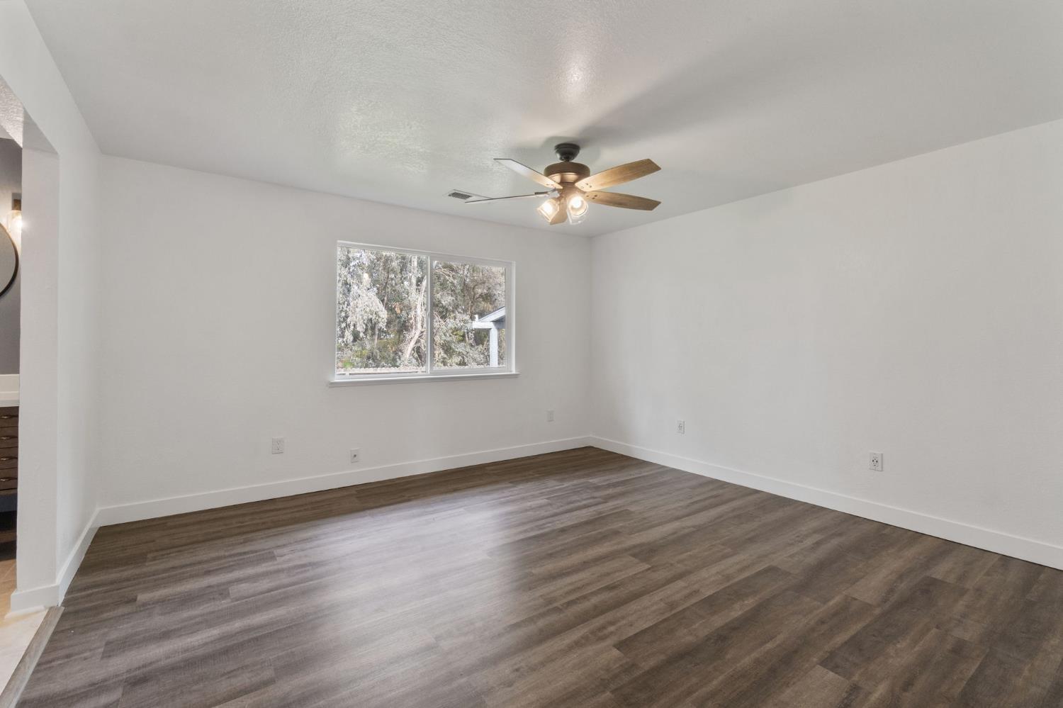 17646 Lane Dr, Madera, CA 93638