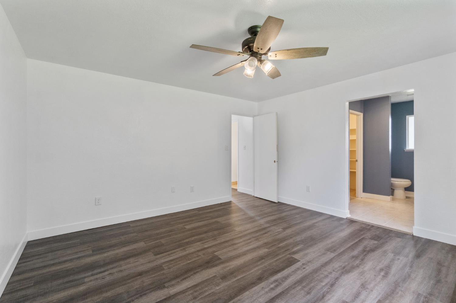 17646 Lane Dr, Madera, CA 93638