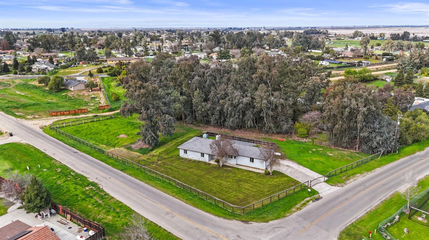 17646 Lane Dr, Madera, CA 93638