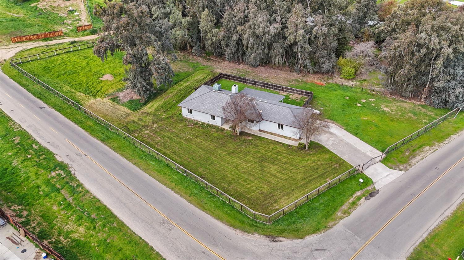 17646 Lane Dr, Madera, CA 93638