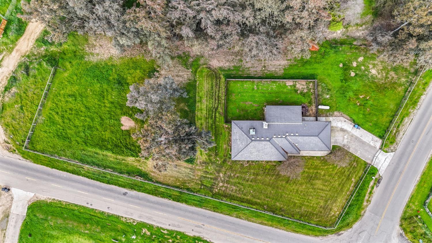 17646 Lane Dr, Madera, CA 93638
