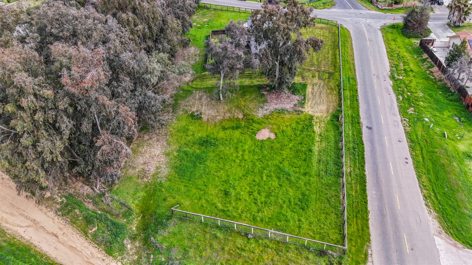 17646 Lane Dr, Madera, CA 93638