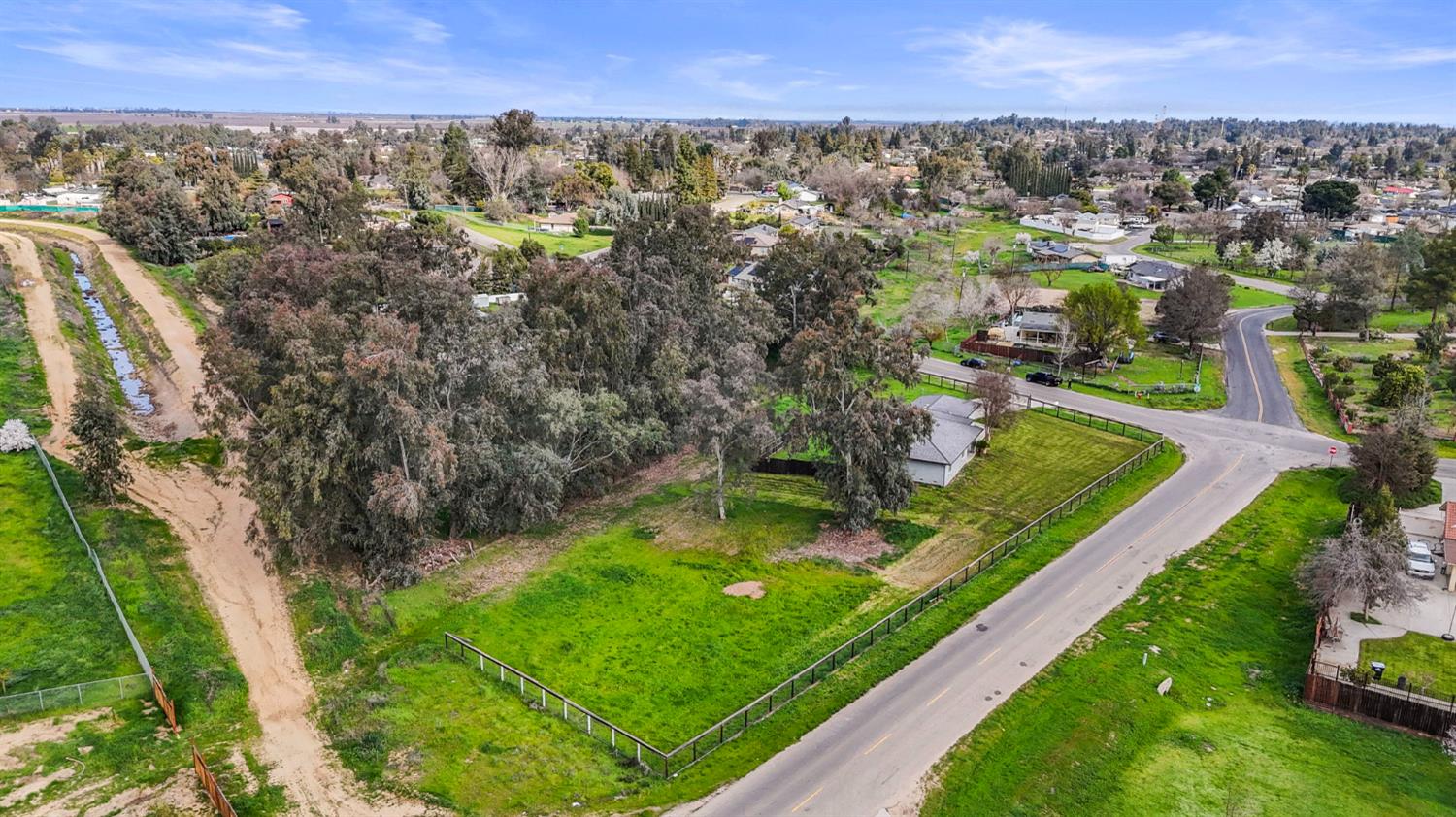 17646 Lane Dr, Madera, CA 93638