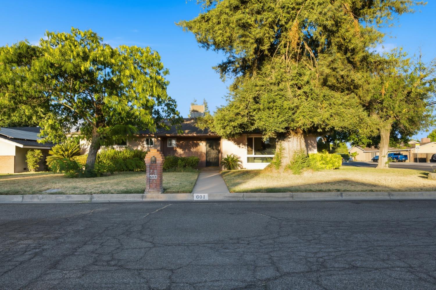 601 Williams Ave, Madera, CA 93637