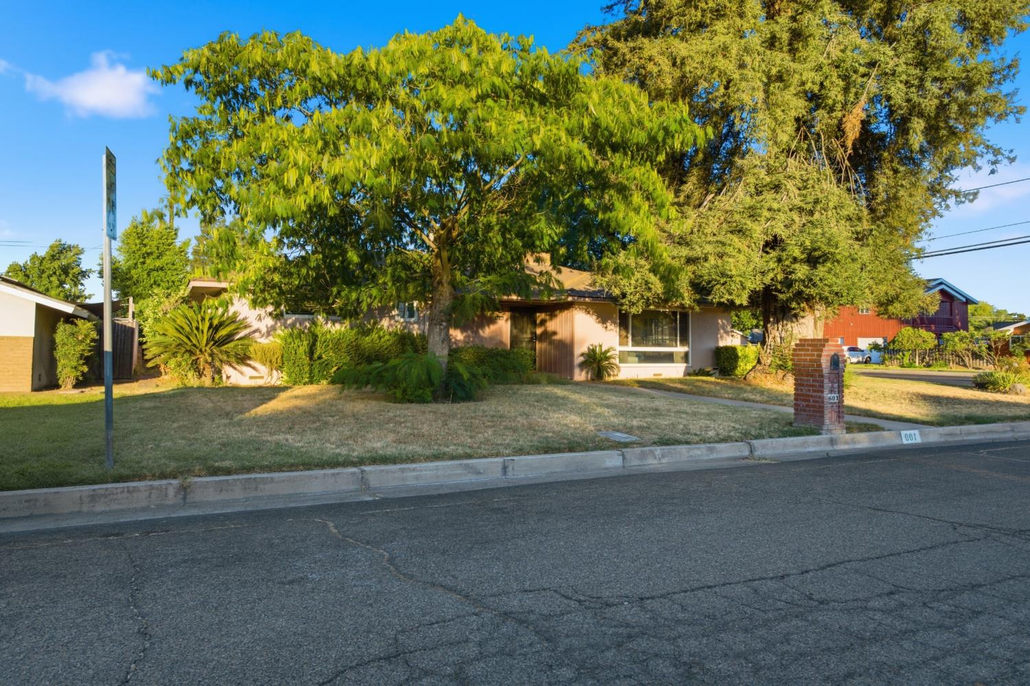 601 Williams Ave, Madera, CA 93637