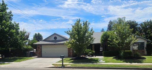 6415 N Adoline Ave, Fresno, CA 93711