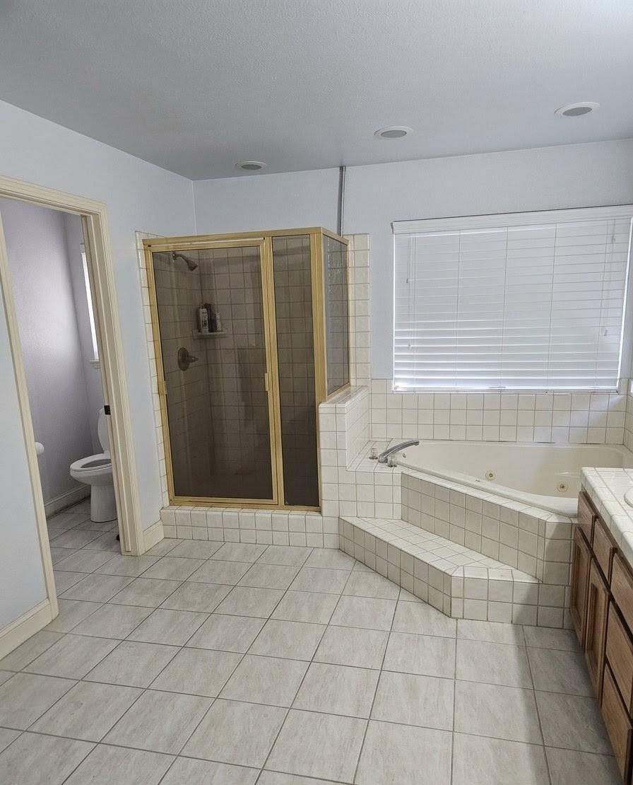 6415 N Adoline Ave, Fresno, CA 93711