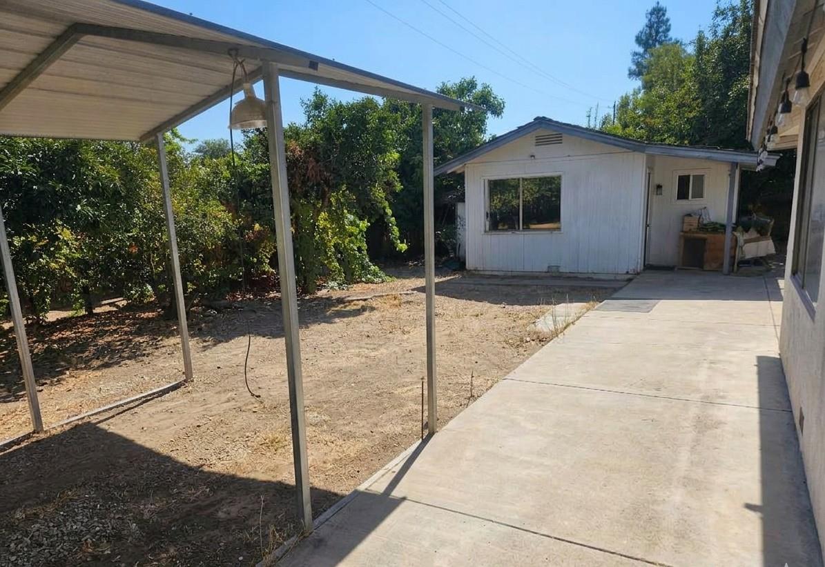 6415 N Adoline Ave, Fresno, CA 93711