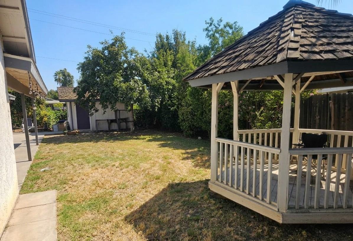 6415 N Adoline Ave, Fresno, CA 93711