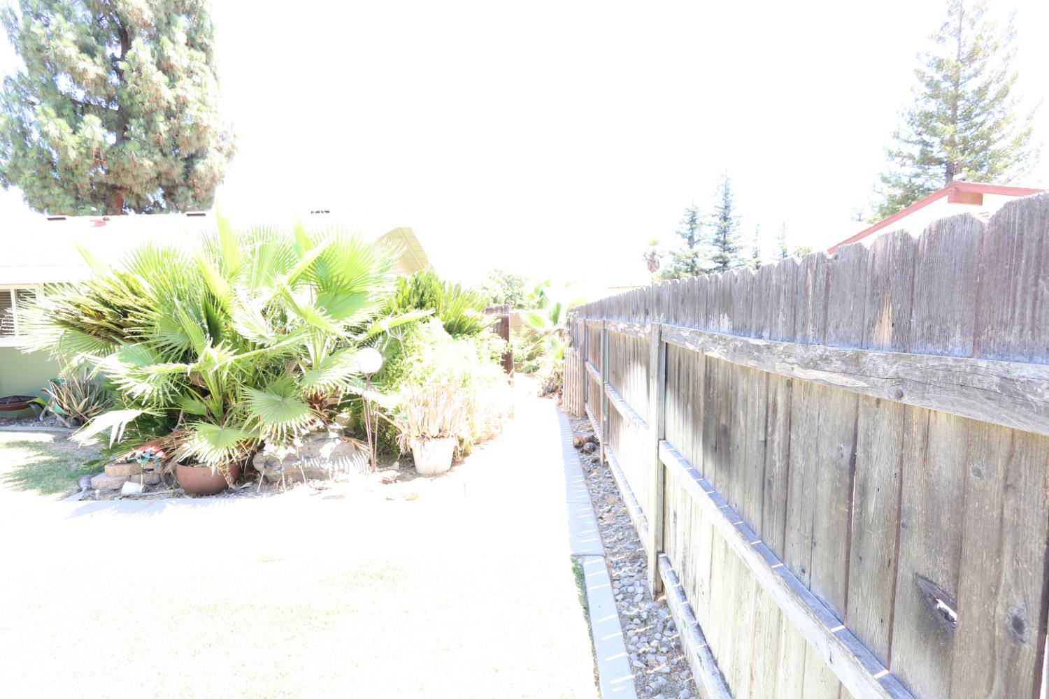 1058 Pierce Dr, Clovis, CA 93612