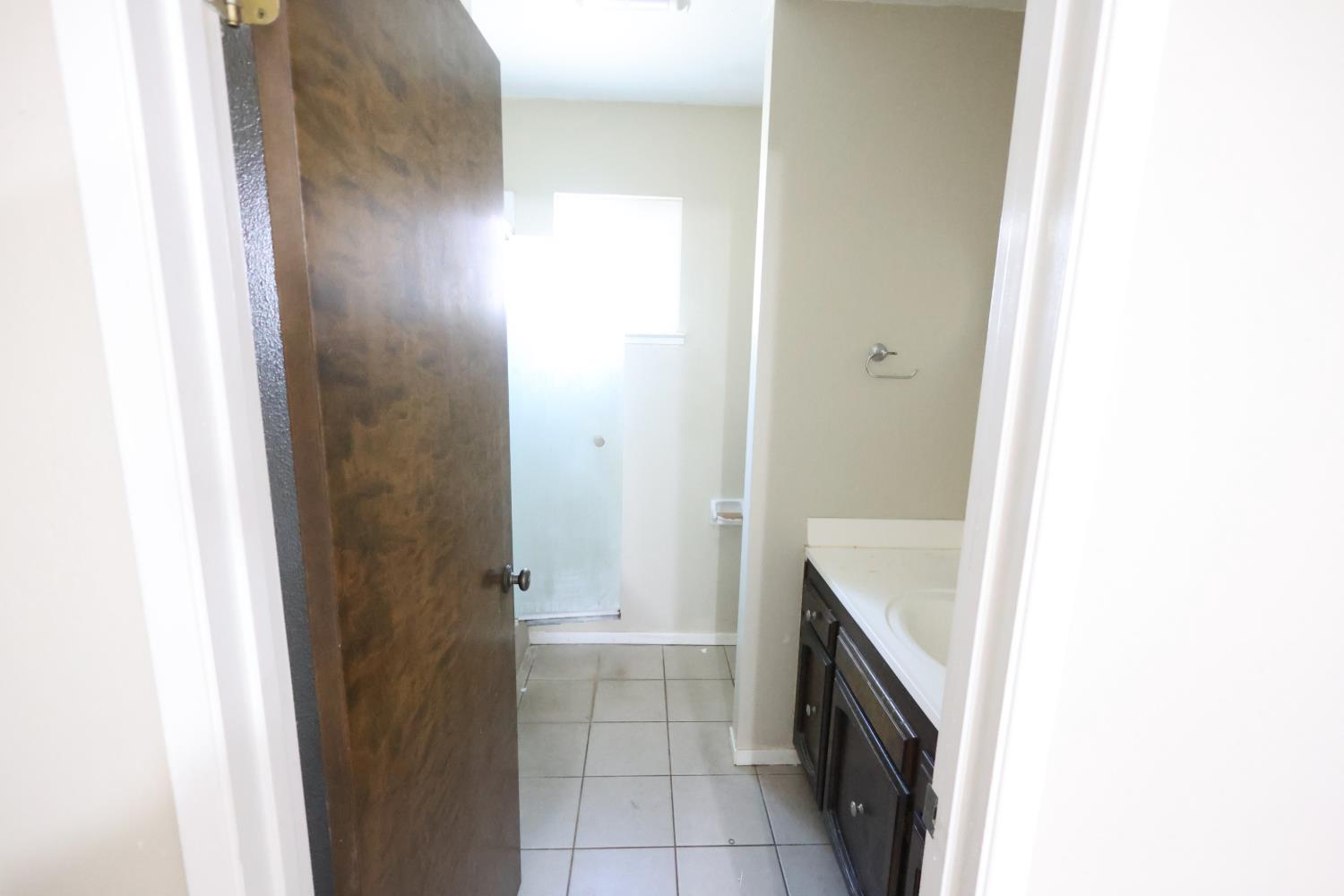 1058 Pierce Dr, Clovis, CA 93612