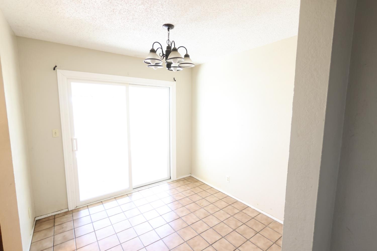 1058 Pierce Dr, Clovis, CA 93612