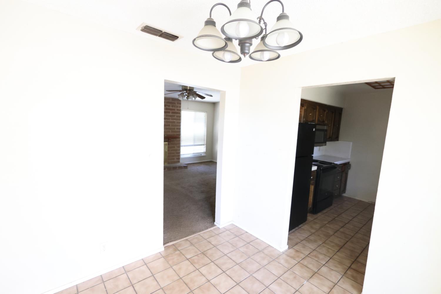 1058 Pierce Dr, Clovis, CA 93612