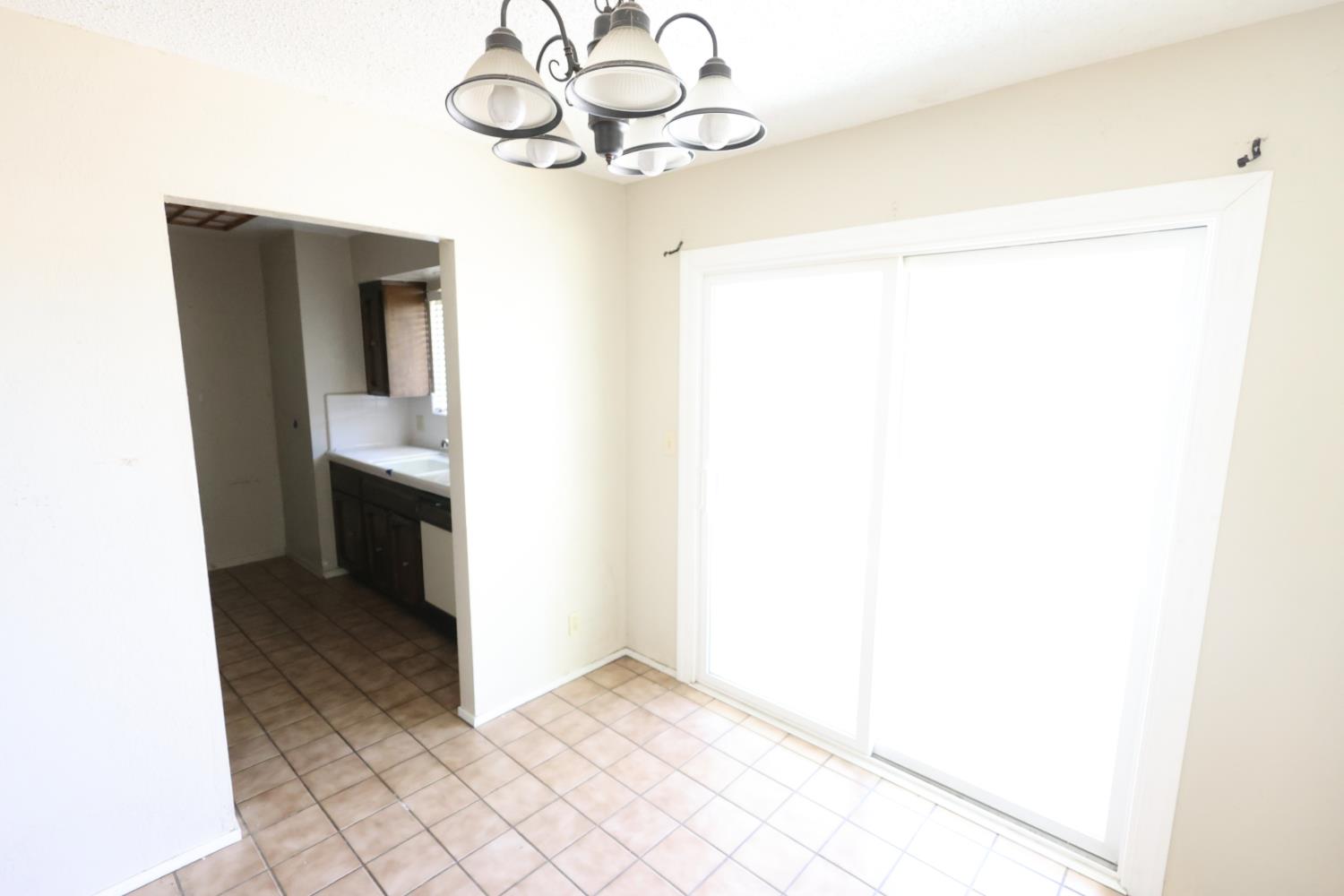 1058 Pierce Dr, Clovis, CA 93612