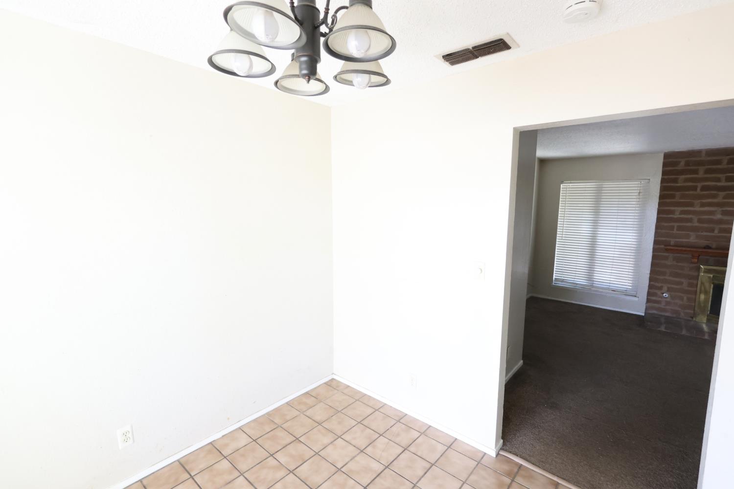 1058 Pierce Dr, Clovis, CA 93612
